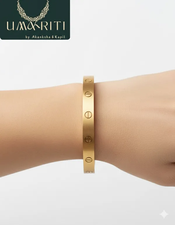 Gold_Iconic_Gold_Bangle_For_Women